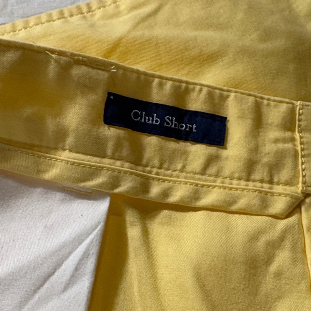 Vineyard Vines Mens Club Shorts Sz 42 Yellow Flat Front Chino Golf Preppy Summer